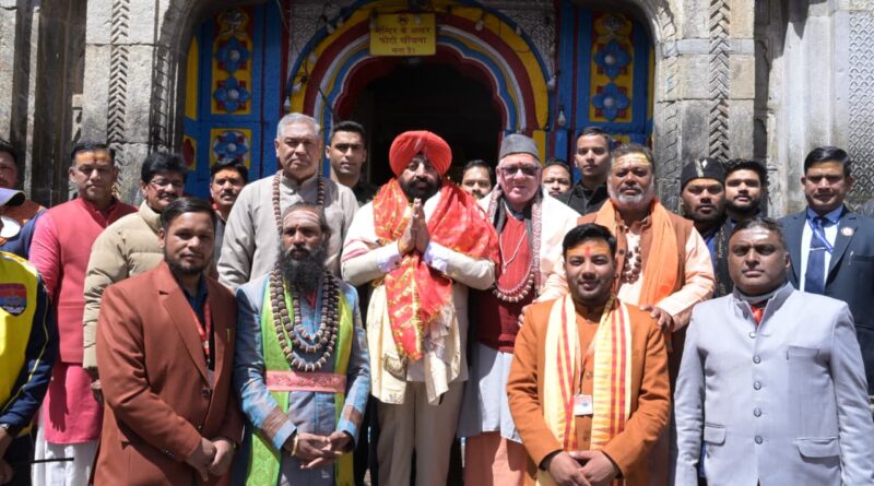 केदारनाथ धाम पहुंचे राज्यपाल ,दर्शन कर पुनर्निर्माण कार्यों एवं यात्रा व्यवस्थाओं का लिया जायजा,   श्रद्धालुओं से किया संवाद, स्वच्छता एवं सुगम यात्रा व्यवस्था पर दिया विशेष जोर , बदरीनाथ धाम में भी की पूजा अर्चना