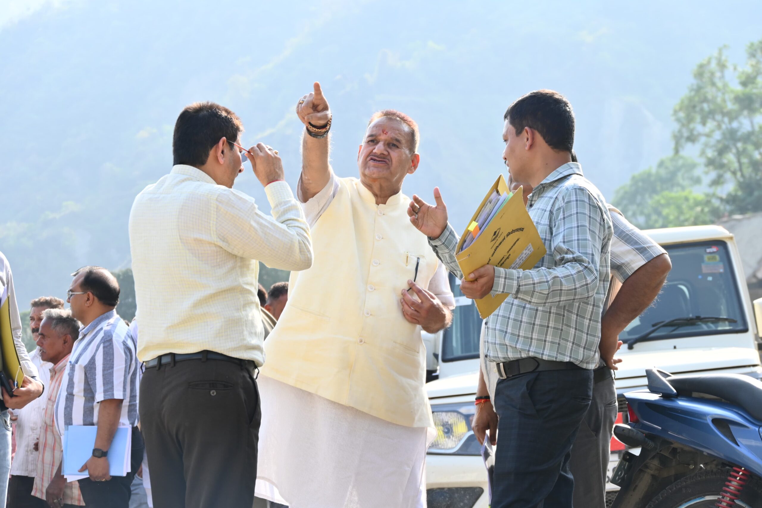 Dehradun – कैबिनेट मंत्री जोशी ने किया कार्लीगाड़ सहस्त्रधारा में आपदा प्रभावित क्षेत्र का स्थलीय निरीक्षण – कहा – बरसात से पूर्व करें संवेदनशील क्षेत्रों में सुरक्षा के सभी इंतजाम