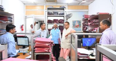 दुपहिया इलेक्ट्रिक वाहन से अचानक उपनल मुख्यालय जा धमके जोशी, किया औचक निरीक्षण ,  मचा हड़कंप