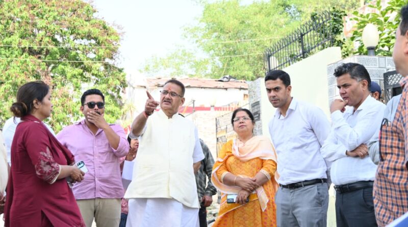 कैबिनेट मंत्री जोशी ने किया  अनारवाला-मालसी मोटर मार्ग पर चल रहे मरम्मत एवं सुधार कार्यों का निरीक्षण , कहा – सड़क मरम्मत कार्यों में तेजी लाई जाए