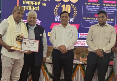 जौनसार बावर के सुप्रसिद्ध गीतकार श्याम सिंह चौहान उत्तराखण्ड गौरव सम्मान ” से नवाजा,  सचिव डॉ आर राजेश और महानिदेशक सूचना बंशीधर तिवारी के हाथों    पहली जौनसारी फिल्म  “मेरे गांव की बाट” में लिखे शानदार गीतों के लिए ”  किया गया सम्मानित 