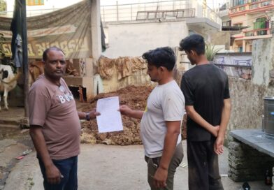गंदगी और गोबर को नाले में बहाने वाले डेयरी स्वामियों पर चला नगर निगम का डंडा – कई का चालान कर अर्थदंड वसूला, सुधार के लिए दी गई चेतावनी गंदगी और गोबर को नाले में बहाने वाले डेयरी स्वामियों पर चला नगर निगम का डंडा – कई का चालान कर अर्थदंड वसूला, सुधार के लिए दी गई चेतावनी