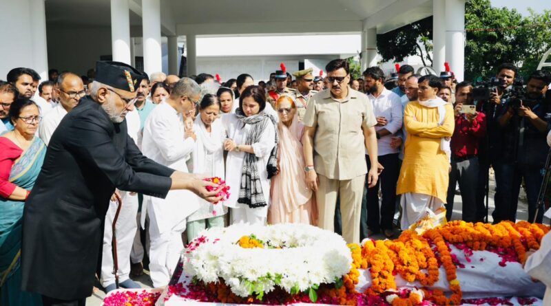 उपराष्ट्रपति व राज्यपाल ने दी पूर्व मुख्यमंत्री खंडूरी को श्रद्धांजलि -शोक संतप्त परिजनों से मुलाकात कर अपनी गहरी संवेदनाएं जताई 