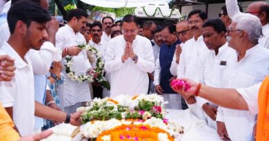 भाजपा परिवार ने पूर्व मुख्यमंत्री  खंडूरी को पार्टी मुख्यालय में दी अंतिम विदाई , पार्थिव शरीर को  अर्पित की श्रद्धांजलि, मुख्यमंत्री धामी भी पहुंचे