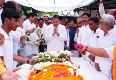 भाजपा परिवार ने पूर्व मुख्यमंत्री  खंडूरी को पार्टी मुख्यालय में दी अंतिम विदाई , पार्थिव शरीर को  अर्पित की श्रद्धांजलि, मुख्यमंत्री धामी भी पहुंचे
