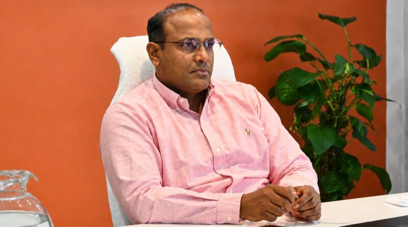 Uttarakhand – एसआईआर में आवासीय सोसायटी और मुहल्लों में लगेंगे विशेष कैंप,फील्ड विजिट के दौरान आईडी कार्ड पहनकर ही जाएं बीएलओ- सीईओ Uttarakhand – एसआईआर में आवासीय सोसायटी और मुहल्लों में लगेंगे विशेष कैंप,फील्ड विजिट के दौरान आईडी कार्ड पहनकर ही जाएं बीएलओ- सीईओ