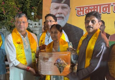 भाजपा के राष्ट्रीय अध्यक्ष नितिन नबीन के जन्मदिवस पर पार्टी के समर्पित कार्यकर्ताओं एवं पदाधिकारियों का जोगेंद्र पुंडीर ने किया सम्मान, कहा – भाजपा राष्ट्रहित एवं जनसेवा के संकल्प के साथ कार्य करने वाला एक विशाल परिवार भाजपा के राष्ट्रीय अध्यक्ष नितिन नबीन के जन्मदिवस पर पार्टी के समर्पित कार्यकर्ताओं एवं पदाधिकारियों का जोगेंद्र पुंडीर ने किया सम्मान, कहा – भाजपा राष्ट्रहित एवं जनसेवा के संकल्प के साथ कार्य करने वाला एक विशाल परिवार