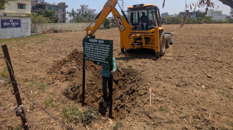 अजबपुर कला में आठ बीघा अवैध प्लॉटिंग पर चली एमडीडीए की जेसीबी, प्राधिकरण उपाध्यक्ष बंशीधर तिवारी बोले –  नियमों का उल्लंघन करने वालों के खिलाफ जारी रहेगी कार्रवाई 