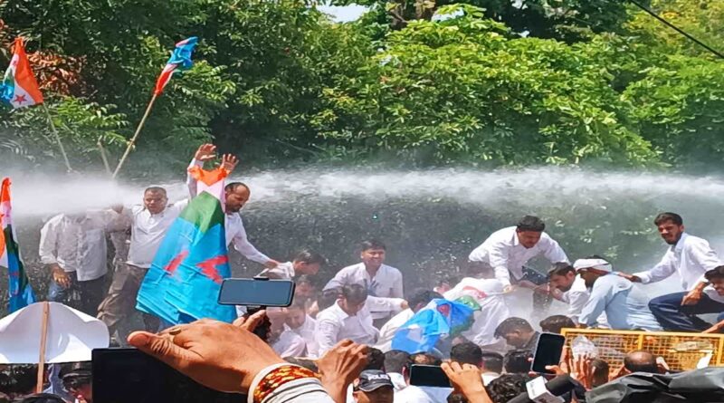 केंद्रीय शिक्षा मंत्री धर्मेंद्र प्रधान के इस्तीफे की मांग को लेकर  एनएसयूआई ने किया सचिवालय कूच, हजारों छात्र सड़कों पर उतरे , किया जोरदार प्रदर्शन