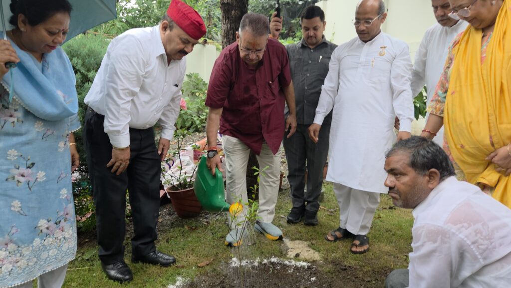कृषि मंत्री जोशी ने विश्व पर्यावरण दिवस पर किया पौधारोपण, कहा  पर्यावरण संरक्षण केवल एक दिवस तक सीमित न रहकर हमारी जीवनशैली का हिस्सा बनना चाहिए