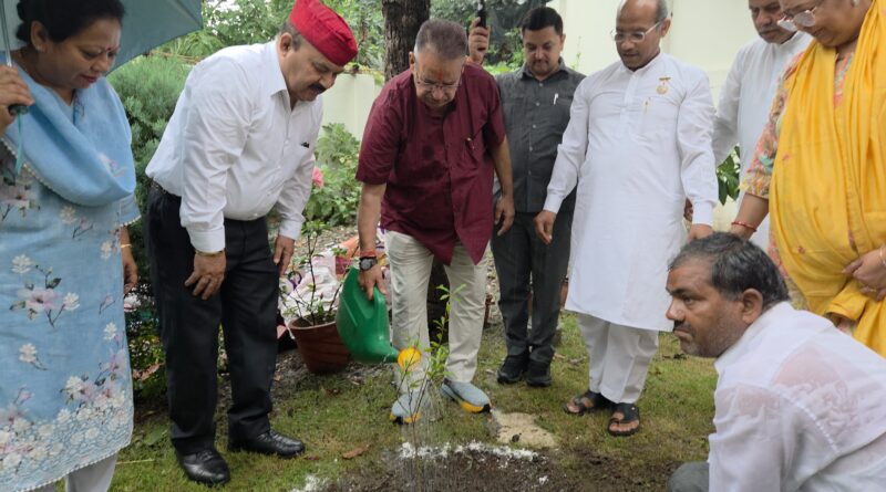 कृषि मंत्री जोशी ने विश्व पर्यावरण दिवस पर किया पौधारोपण, कहा  पर्यावरण संरक्षण केवल एक दिवस तक सीमित न रहकर हमारी जीवनशैली का हिस्सा बनना चाहिए