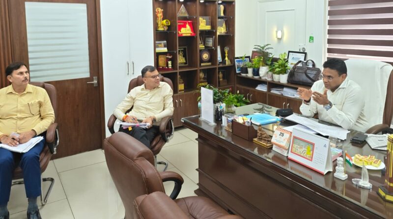धामी सरकार की सख्ती – अवैध प्लॉटिंग और रियल एस्टेट अनियमितताओं पर कसा जाएगा शिकंजा, रेरा में बड़े सुधारों की तैयारी :सचिव आवास डॉ. आर. राजेश