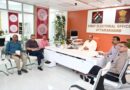मुख्य निर्वाचन अधिकारी डॉ. पुरुषोत्तम ने की ताकीद – घर पर अनुपस्थित मतदाताओं के घर बीएलए को साथ ले जाएं बीएलओ