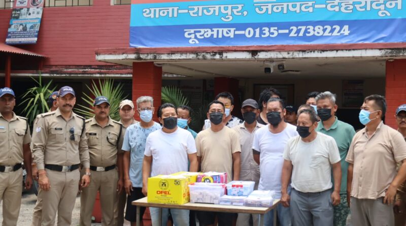 ऑपरेशन प्रहार के तहत राजपुर क्षेत्र में दून पुलिस ने एक विदेशी नागरिक समेत 13 जुआरियों को किया गिरफ्तार मौके से 1,52,870 रुपये की भारतीय नकदी बरामद