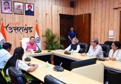 रेलवे बोर्ड के चेयरमैन  सतीश कुमार ने की सीएम धामी से अहम मुलाकात, उत्तराखंड में रेल परियोजनाओं को लेकर चर्चा, मुख्यमंत्री बोले, रेलवे स्टेशनों को आधुनिक सुविधाओं से युक्त किया जाए