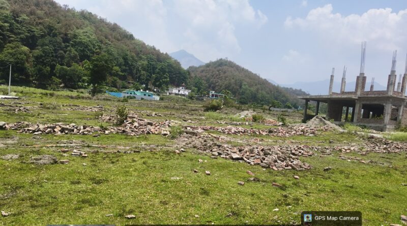 अतुल्यम रिजॉर्ट के पास 10 बीघा में अवैध प्लाटिंग, सीसी सड़क निर्माण पर चली जेसीबी   एमडीडीए ने विकासनगर तहसील के रेतीवाला क्षेत्र में दोबारा की ध्वस्तीकरण की कार्रवाई