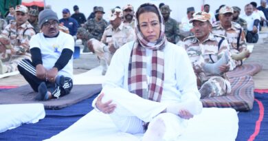 कैबिनेट मंत्री रेखा आर्या ने  पिथौरागढ़ के सुदूरवर्ती मिलम गांव में  हिमवीरों संग किया योग, कहा -पूरी दुनिया को योग ने स्वस्थ जीवन, एकता और संतुलन का संदेश दिया