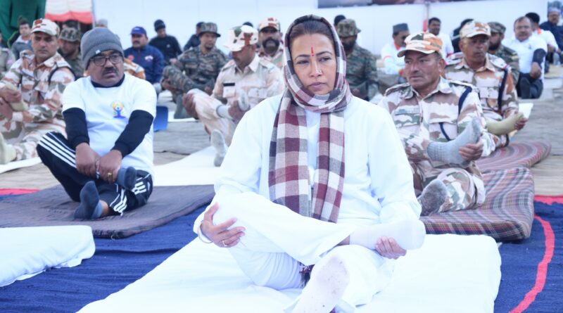 कैबिनेट मंत्री रेखा आर्या ने  पिथौरागढ़ के सुदूरवर्ती मिलम गांव में  हिमवीरों संग किया योग, कहा -पूरी दुनिया को योग ने स्वस्थ जीवन, एकता और संतुलन का संदेश दिया