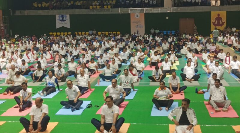 अन्तर्राष्ट्रीय योग दिवस पर किया गया सामूहिक योगाभ्यास – परेड ग्राउंड में दिया योग से स्वास्थ्य का संदेश, शारीरिक, मानसिक एवं आध्यात्मिक स्वास्थ्य का सशक्त माध्यम है योग
