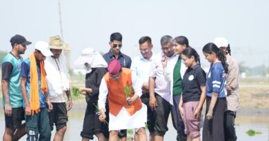 पंतनगर  में आयोजित पूर्व छात्र कार्यशाला “ब्रेन 3.0 में पहुंचे केंद्रीय कृषि मंत्री शिवराज चौहान , कहा – देश के अन्न भंडार पूरी तरह भरे हुए ,  चावल उत्पादन में भारत, चीन को पछाड़कर विश्व में प्रथम स्थान पर पहुंचा