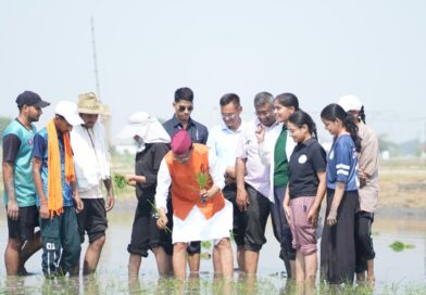 पंतनगर  में आयोजित पूर्व छात्र कार्यशाला “ब्रेन 3.0 में पहुंचे केंद्रीय कृषि मंत्री शिवराज चौहान , कहा – देश के अन्न भंडार पूरी तरह भरे हुए ,  चावल उत्पादन में भारत, चीन को पछाड़कर विश्व में प्रथम स्थान पर पहुंचा