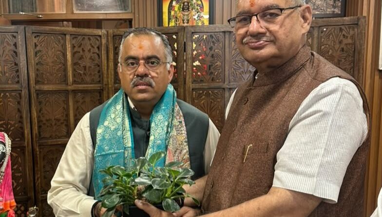 भाजपा के राष्ट्रीय महामंत्री तरुण चुघ से नई दिल्ली में मिले कैबिनेट मंत्री जोशी,प्रदेश में संचालित विकास कार्यों व  जनकल्याणकारी योजनाओं की जानकारी की साझा