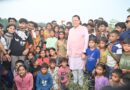मुख्यमंत्री धामी को अपने बीच पाकर बच्चे हुए उत्साहित, खुशी – खुशी जमकर ली सेल्फी