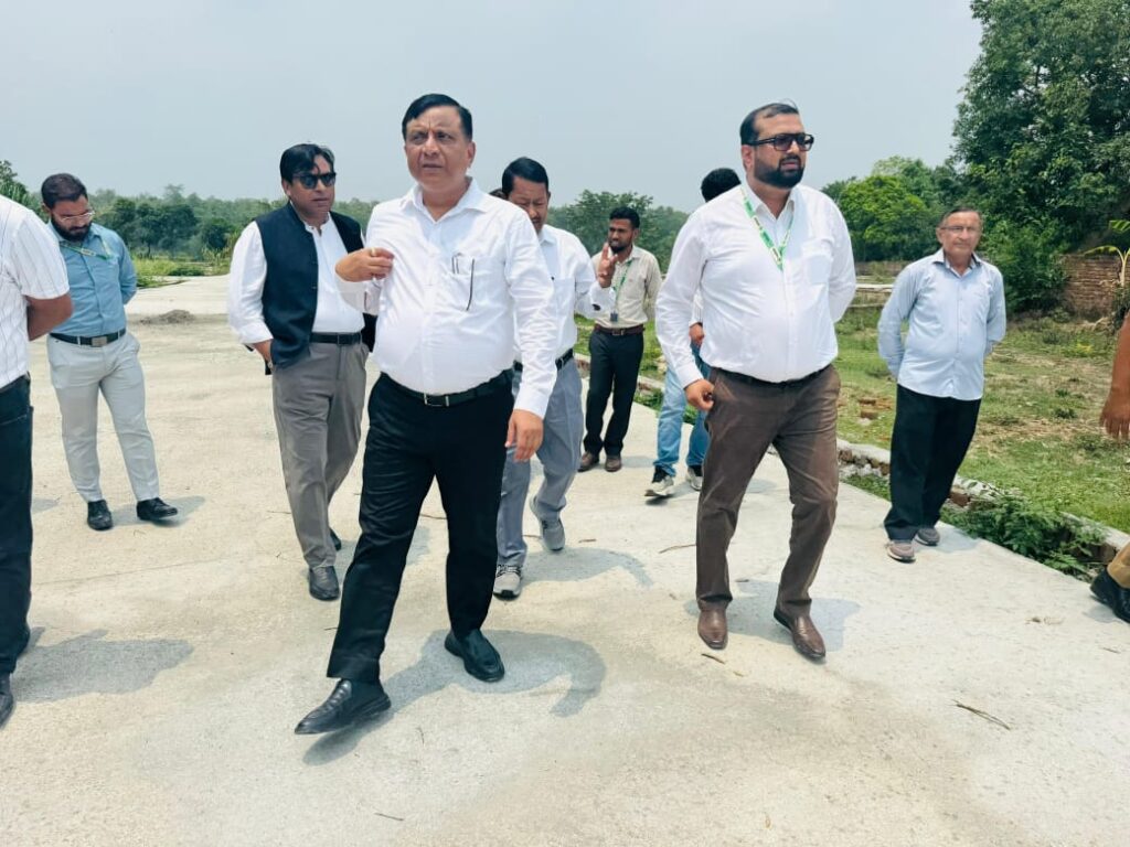 पछवादून क्षेत्र में ग्राउंड जीरो पर उतरे  एमडीडीए उपाध्यक्ष तिवारी,  स्थलीय निरीक्षण कर देखी स्थिति, क्षेत्र में संचालित निर्माण गतिविधियों, अवैध निर्माणों एवं प्लॉटिंग से संबंधित शिकायतों की  समीक्षा