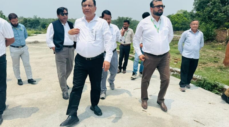 पछवादून क्षेत्र में ग्राउंड जीरो पर उतरे  एमडीडीए उपाध्यक्ष तिवारी,  स्थलीय निरीक्षण कर देखी स्थिति, क्षेत्र में संचालित निर्माण गतिविधियों, अवैध निर्माणों एवं प्लॉटिंग से संबंधित शिकायतों की  समीक्षा