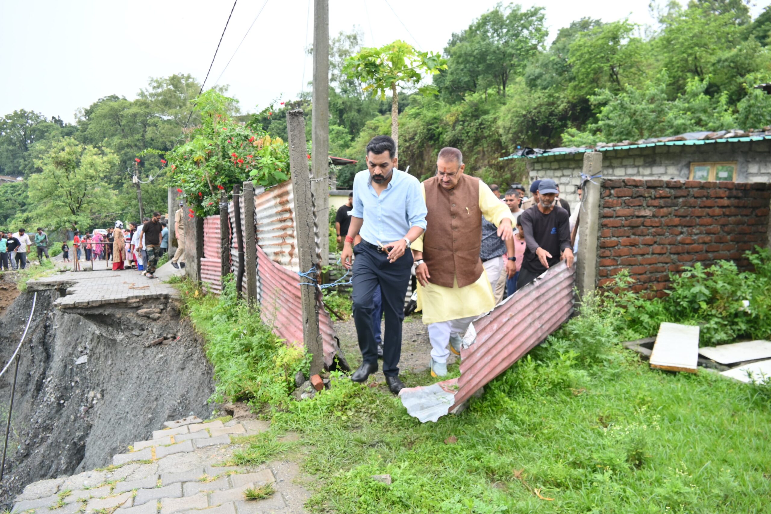 कैबिनेट मंत्री जोशी ने किया खालागांव में बरसात से क्षतिग्रस्त मार्ग का निरीक्षण, तत्काल पुनर्निर्माण के निर्देश