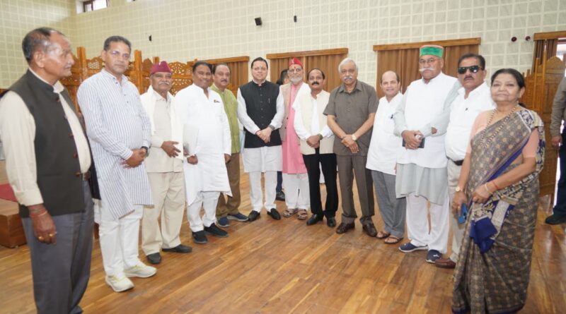 सीएम धामी से मुलाकात कर पूर्व विधायकों ने सर्वाधिक कार्यकाल पूर्ण करने पर दी बधाई व शुभकामनाएं,विभिन्न क्षेत्रों में किए जा रहे राज्य सरकार के कार्यों को सराहा