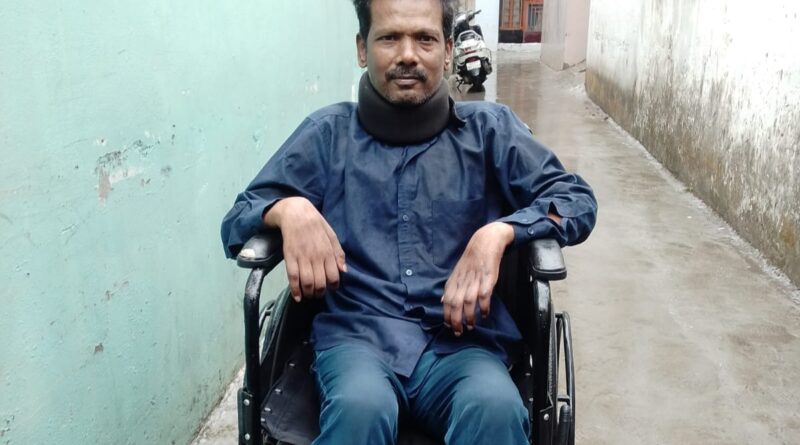 समाधान दिवस में मिला त्वरित न्याय, डीएम डॉ आशीष चौहान की संवेदनशीलता से दिव्यांग सुनील चन्द्र को मिली पेंशन, बैंक खाता और नई व्हीलचेयर