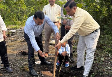 हरेला पर हरित दून’ के संकल्प के साथ एमडीडीए ने रखा एक लाख पौधों का लक्ष्य, प्राधिकरण उपाध्यक्ष तिवारी ने पौधारोपण कर कहा –  लोगों के मन में पर्यावरण संरक्षण की चेतना विकसित करना मकसद