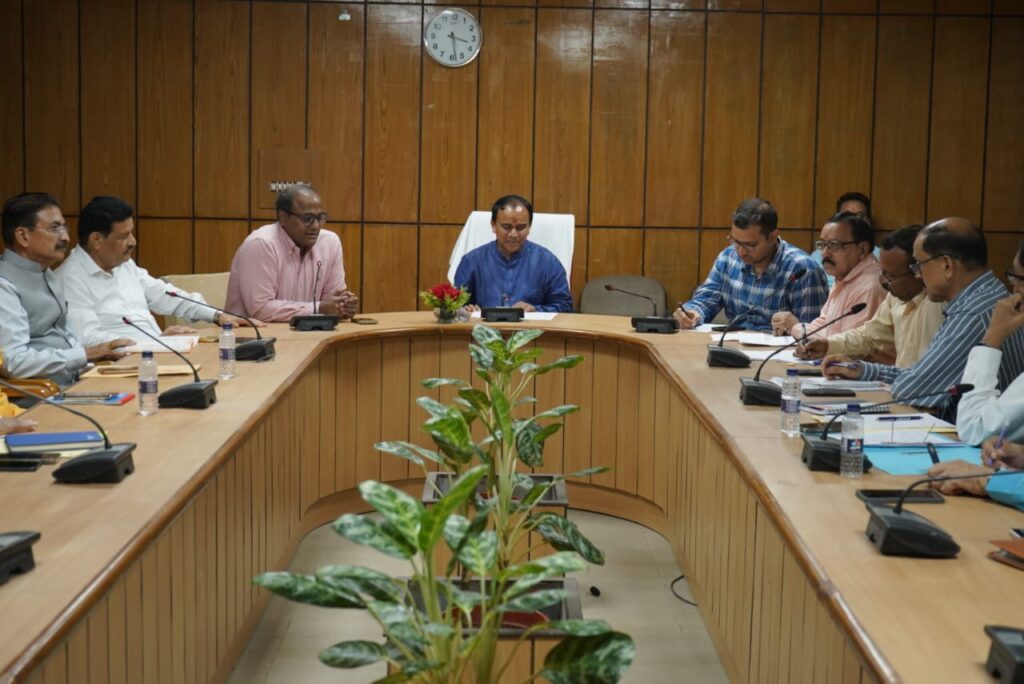 शोध व नवाचार पर मिलकर काम करेंगे निजी व राजकीय विश्वविद्यालय, उच्च शिक्षा मंत्री डॉ रावत ने कहा – विकसित भारत-2047 को लेकर करें सेमिनार