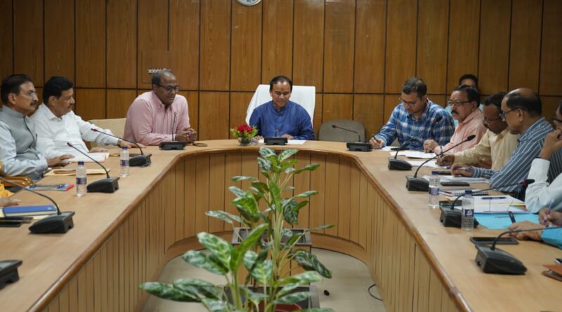 शोध व नवाचार पर मिलकर काम करेंगे निजी व राजकीय विश्वविद्यालय, उच्च शिक्षा मंत्री डॉ रावत ने कहा – विकसित भारत-2047 को लेकर करें सेमिनार शोध व नवाचार पर मिलकर काम करेंगे निजी व राजकीय विश्वविद्यालय, उच्च शिक्षा मंत्री डॉ रावत ने कहा – विकसित भारत-2047 को लेकर करें सेमिनार