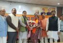 कांग्रेस को फिर लगा झटका- महिला जिलाध्यक्ष समेत कई जनप्रतिनिधि हुए भाजपा में शामिल, महेंद्र भट्ट बोले- पार्टी के प्रति मातृ शक्ति की बढ़ती विश्वसनीयता को दर्शाती है ज्वाइनिंग