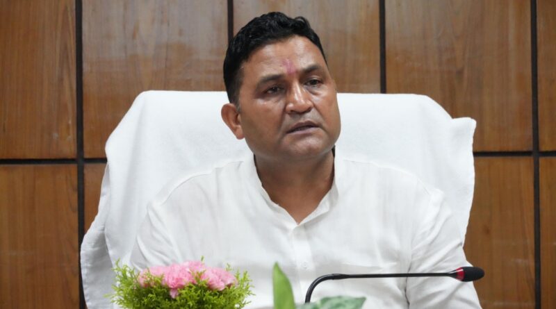 उत्तराखण्ड के शहरी विकास मंत्री राम सिंह कैड़ा ने कहा – नगर निगम, नगर पालिका एवं नगर पंचायतों में किये जा रहे कार्य ससमय हों पूर्ण