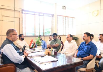 कैबिनेट मंत्री जोशी ने की अफसरों को ताकीद – क्षतिग्रस्त सड़कों की मरम्मत का कार्य तत्काल प्राथमिकता के आधार पर कराया जाए 