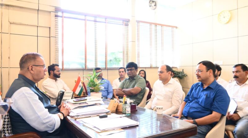 कैबिनेट मंत्री जोशी ने की अफसरों को ताकीद – क्षतिग्रस्त सड़कों की मरम्मत का कार्य तत्काल प्राथमिकता के आधार पर कराया जाए 
