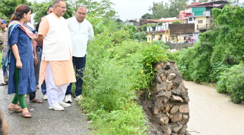 कैबिनेट मंत्री जोशी ने किया मसूरी विधानसभा क्षेत्र के प्रभावित इलाकों का दौरा, स्थलीय निरीक्षण कर लिया बारिश से हुए नुकसान का जायजा