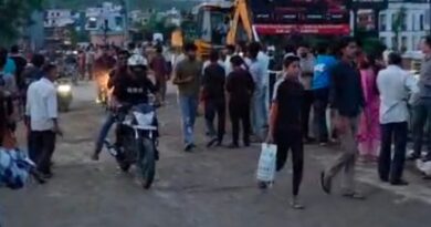 सीएम धामी की सख्ती के बाद हरकत में आया महकमा, नंदा की चौकी में 12 घंटे में लौटी रफ्तार, सुबह भारी बारिश के बीच नए पुल की एप्रोच रोड धंसी, शाम तक हो गई चलने लायक