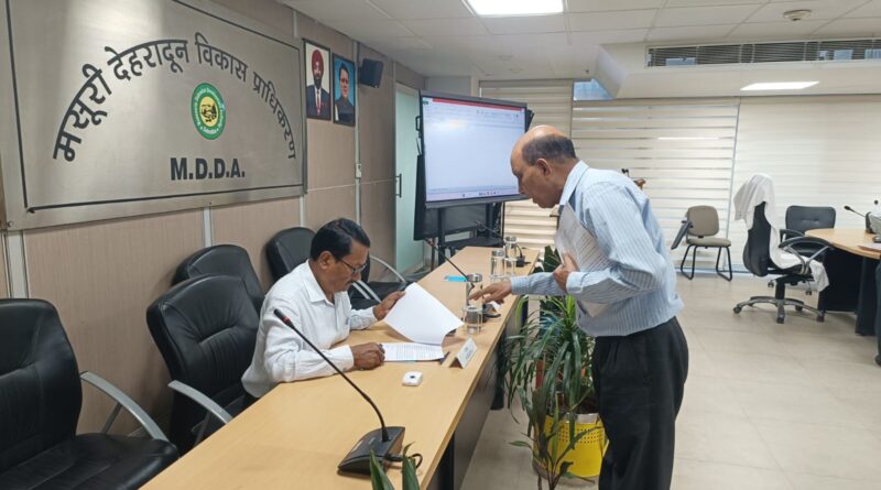 प्राधिकरण ने जनहित में की एक और अच्छी शुरुआत- एमडीडीए में आयोजित हुआ ‘समाधान दिवस’, उपाध्यक्ष तिवारी ने कहा -किसी भी शिकायत को अनावश्यक रूप से लंबित नहीं रहने दिया जाएगा प्राधिकरण ने जनहित में की एक और अच्छी शुरुआत- एमडीडीए में आयोजित हुआ ‘समाधान दिवस’, उपाध्यक्ष तिवारी ने कहा -किसी भी शिकायत को अनावश्यक रूप से लंबित नहीं रहने दिया जाएगा