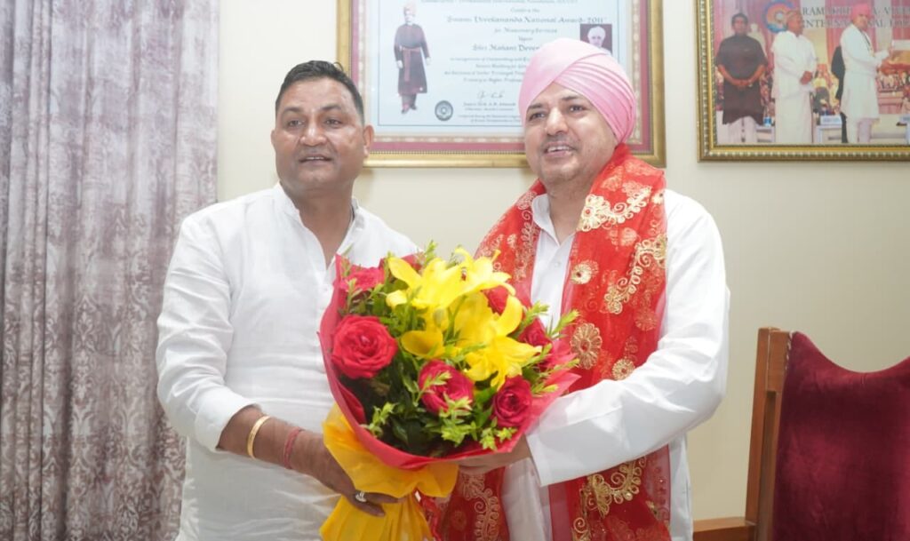 कैबिनेट मंत्री कैड़ा ने श्री दरबार साहिब में मत्था टेककर लिया आशीर्वाद, किया अनुरोध, कुमाऊँ में भी शिक्षा-स्वास्थ्य की नई अलख जगाए एसजीआरआर ग्रुप