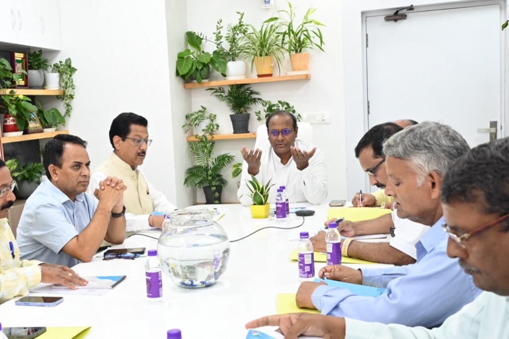 मुख्य निर्वाचन अधिकारी डॉ. पुरुषोत्तम ने कहा –  सामान्य विसंगति वाले नोटिसों का बीएलओ स्तर पर करें निस्तारण,  19 लाख मतदाताओं को अब तक नोटिस डिलिवर