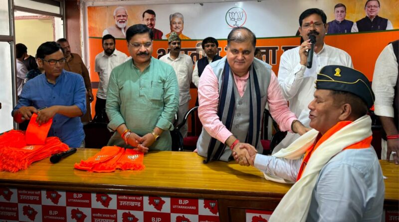 मिशन 2027 – और बढ़ा भाजपा का परिवार, सैकड़ों पूर्व वरिष्ठ सैन्य अधिकारी और विभिन्न दलों के नेताओं ने ली एंट्री, महेंद्र भट्ट बोले- राष्ट्र सर्वोपरि की सैन्य विचारधारा पर ही लगातार तीसरी बार खिलेगा कमल
