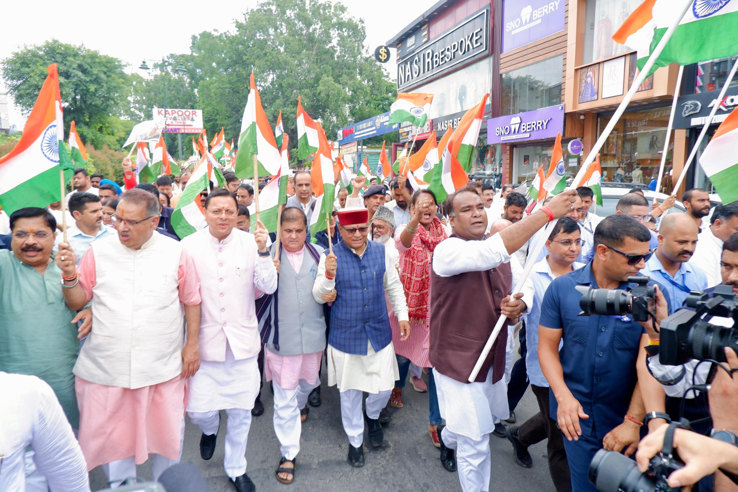 हर घर तिरंगा यात्रा कार्यक्रम में शामिल हुए सीएम पुष्कर धामी, बोले- तिरंगा यात्रा, राष्ट्र गौरव का उत्सव, स्वतंत्रता दिवस पर अपने घरों में राष्ट्रीय ध्वज फहराएं प्रदेशवासी