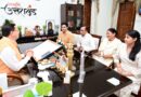 मुख्यमंत्री धामी से मिले शेफ केशव नेगी, सहयोग एवं संवेदनशीलता के लिए जताया आभार सीएम ने कहा – उत्तराखण्ड सरकार राज्य के प्रत्येक नागरिक के हितों की रक्षा के लिए सदैव प्रतिबद्ध
