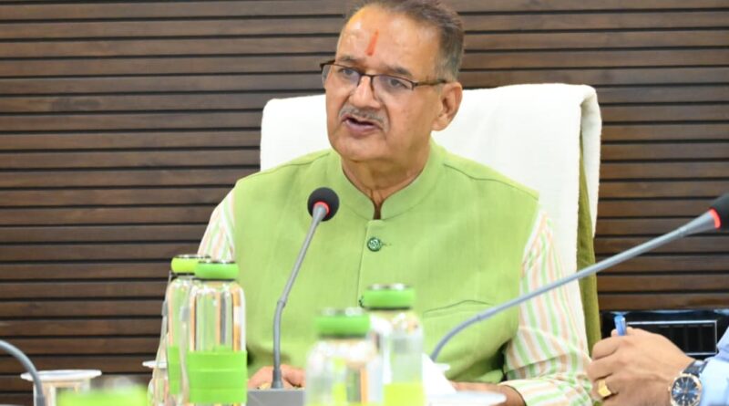 एप्पल मिशन, पॉलीहाउस एवं योजनाओं की प्रगति की कृषि मंत्री जोशी ने की समीक्षा,  कहा – उत्तराखंड में कीवी और ड्रैगन फ्रूट उत्पादन की अपार संभावनाएं 
