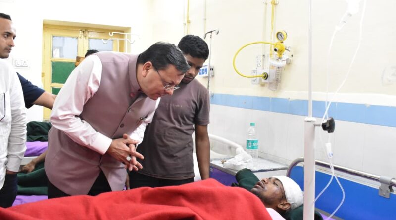 मायापुर (पीपलकोटी) टीएचडीसी टनल हादसा- जिला अस्पताल में घायल श्रमिकों से मिले मुख्यमंत्री धामी ,  जाना कुशलक्षेम, कहा – प्रत्येक श्रमिक की जान बेहद कीमती