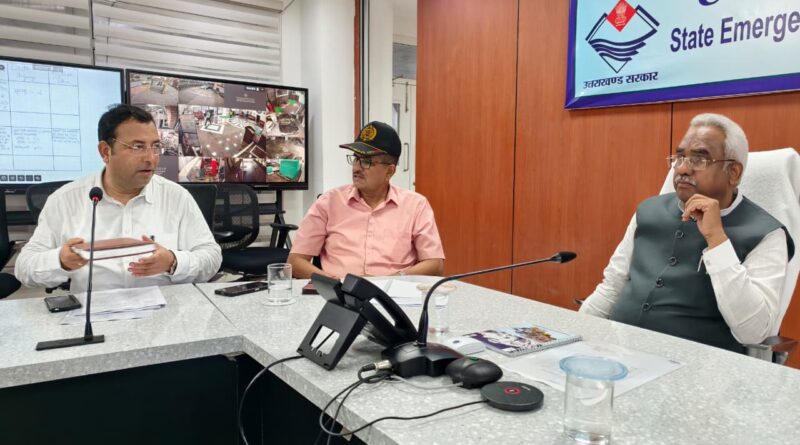 पीपलकोटी टनल हादसा: आपदा प्रबंधन मंत्री मदन कौशिक ने की एसईओसी पहुंचकर राहत एवं बचाव कार्यों की समीक्षा, कहा – फील्ड में 24×7 मुस्तैद रहें अधिकारी